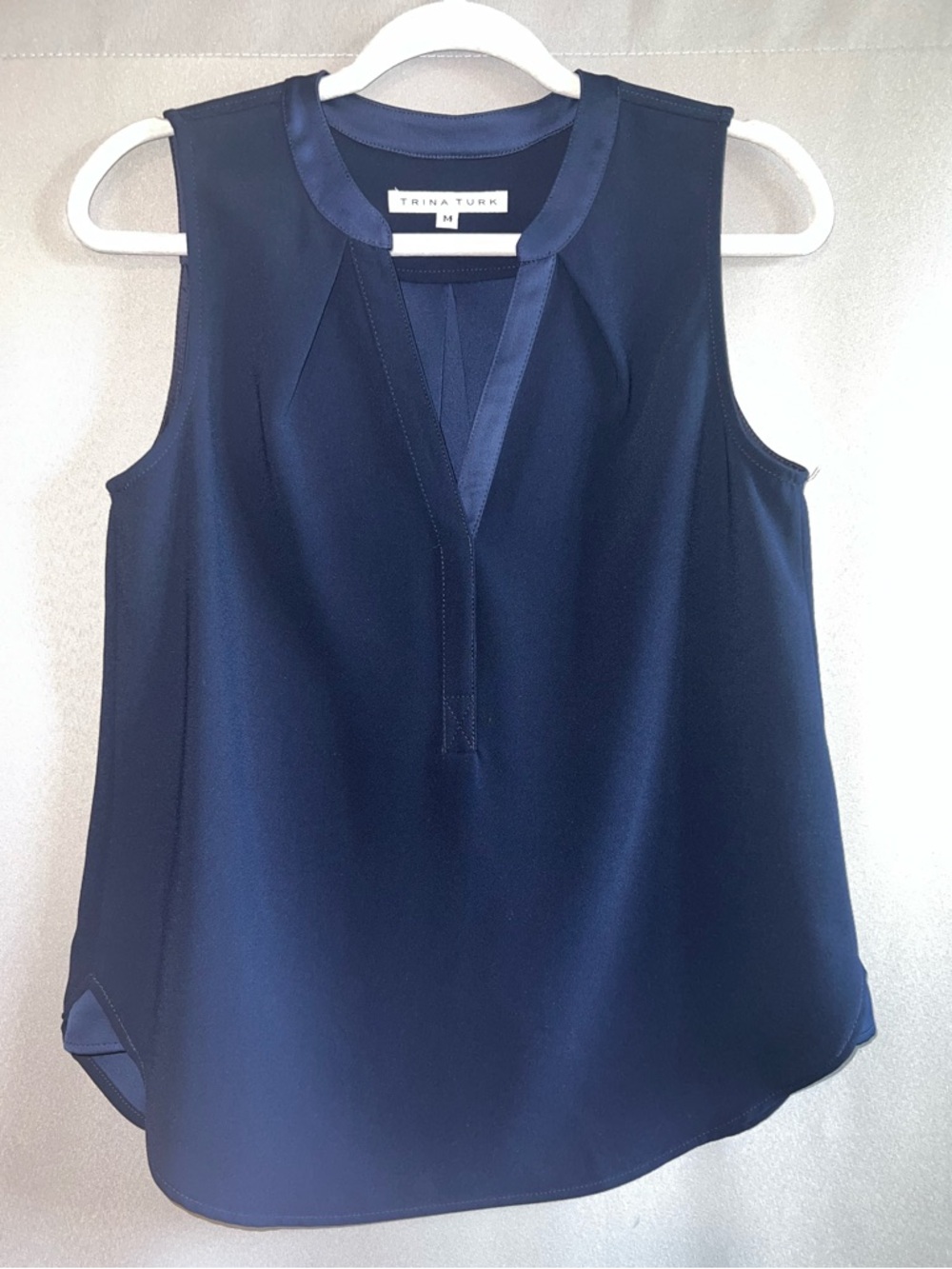 Trina Turk Navy Blue Sleeveless V-Neck Pleated Mikan Blouse Size M